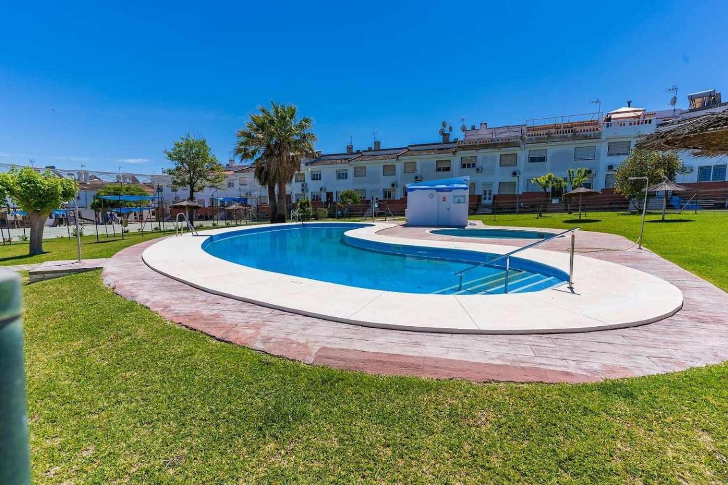 알하라케 Casa Grande Piscina Y Garaje 빌라 외부 사진